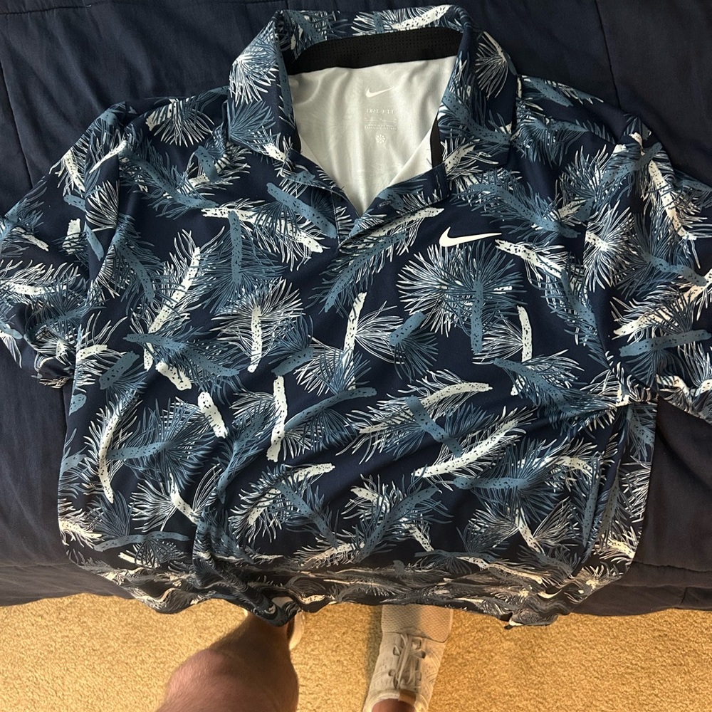Nike Men's Blue Patterned Shirt